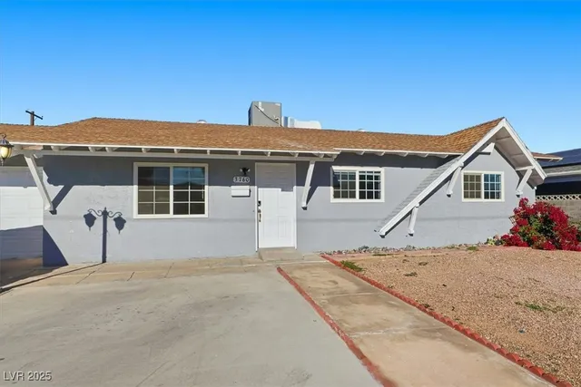 $2,500 | 3760 Briarwood Avenue, Las Vegas, NV 89121