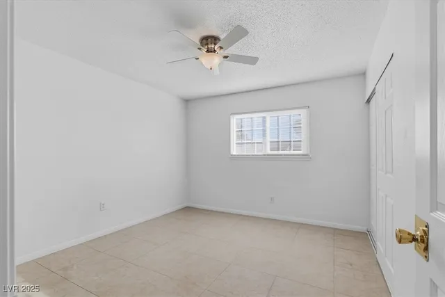 $2,500 | 3760 Briarwood Avenue, Las Vegas, NV 89121