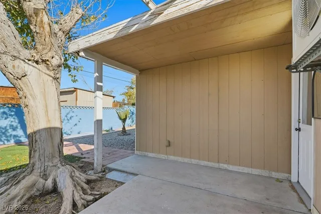 $2,500 | 3760 Briarwood Avenue, Las Vegas, NV 89121