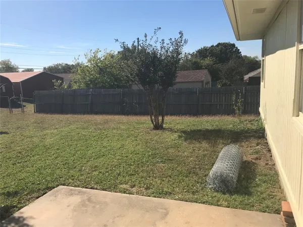 a view of yard with tree s