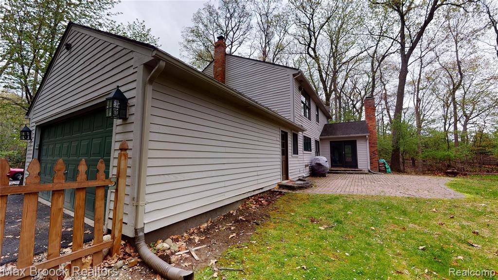 4990 Arrowhead Road West Bloomfield, MI 48323 - Photo 37 of 48