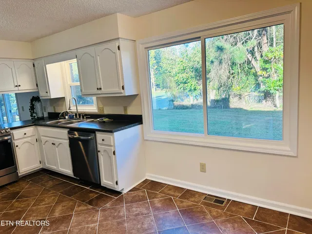 $449,900 | 2158 Williamsburg Circle, Cookeville, TN 38506