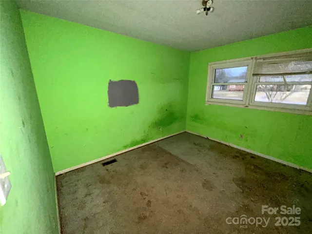 $119,900 | 2330 40th Ave Court Northeast, Hickory, NC 28601