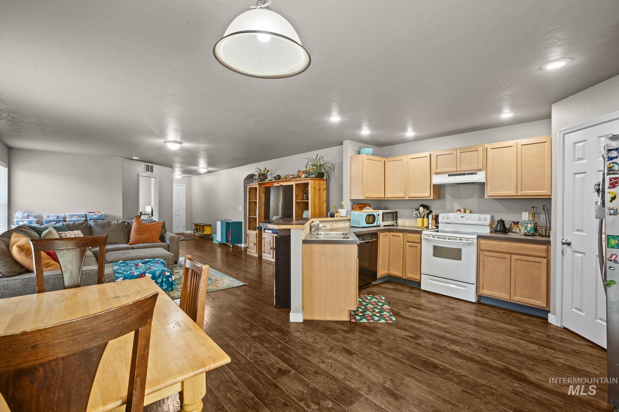 2719 Rowland Court Caldwell, ID 83607 - Photo 10 of 38
