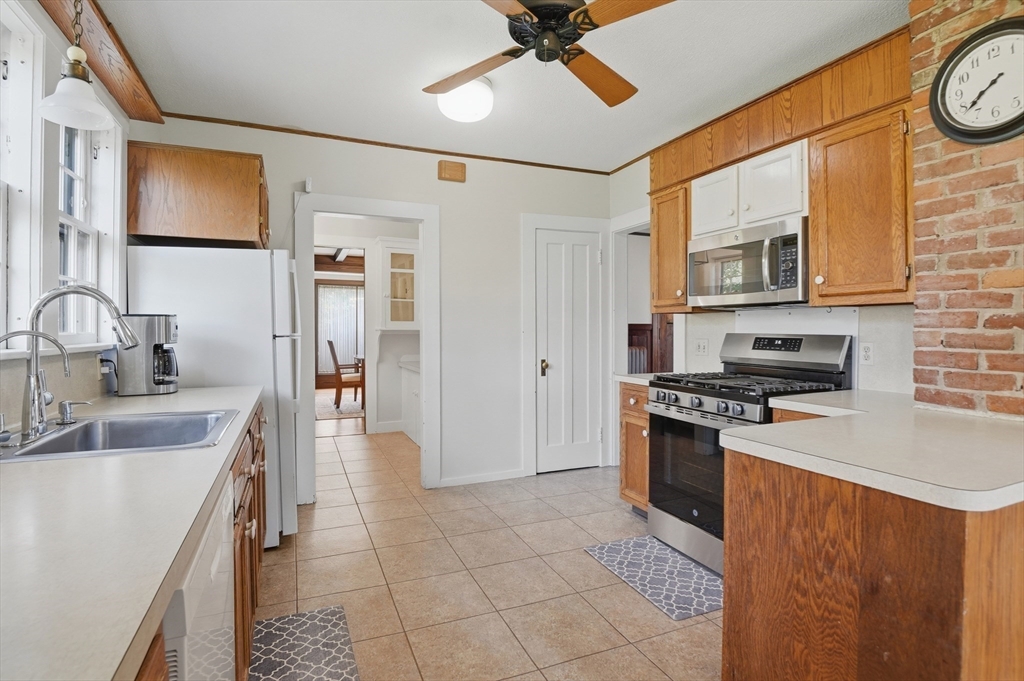 38 Oxford Street Springfield, MA 01108 - Photo 14 of 42