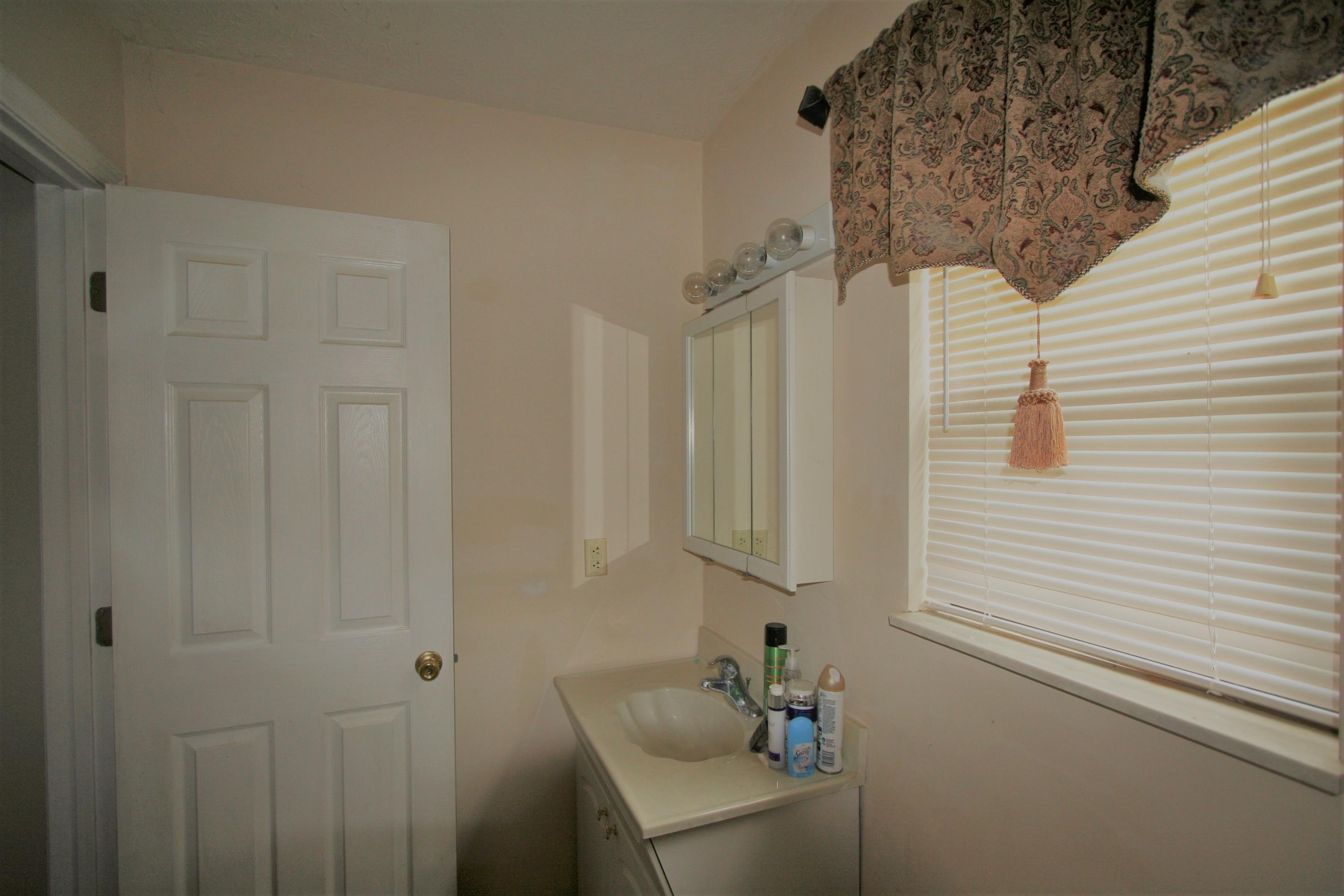 499 Wallace Road Luttrell, TN 37779 - Photo 26 of 34 Bath On Main3 (3)