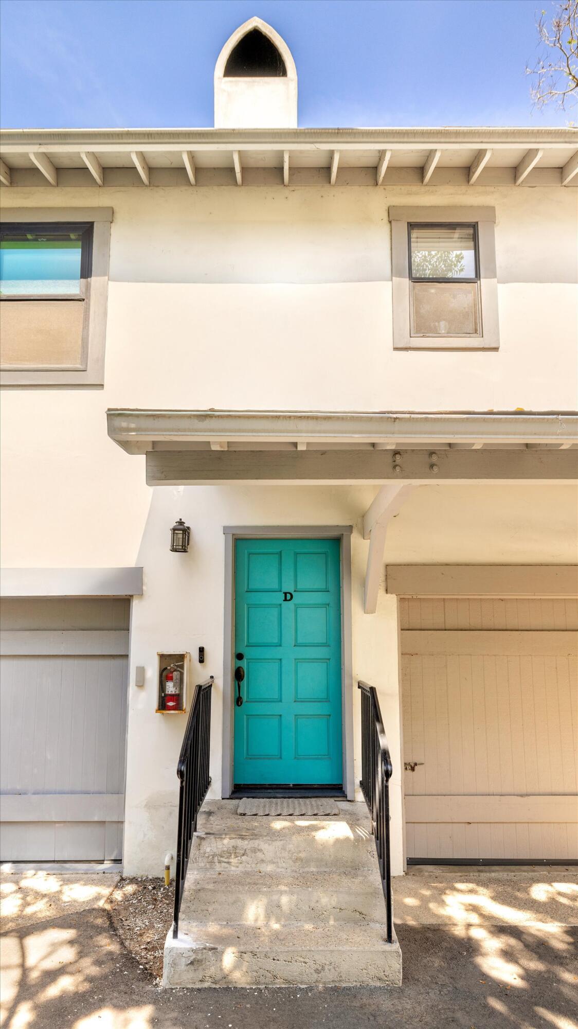 620 West Carrillo Street, Unit D Santa Barbara, CA 93101 - Photo 3 of 28 04-620 W Carrillo St D - 4