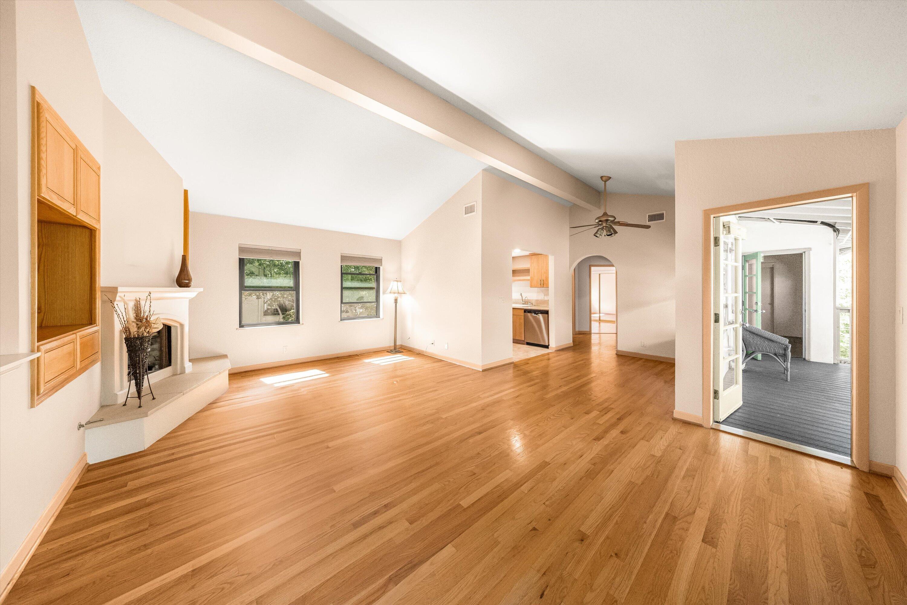 620 West Carrillo Street, Unit D Santa Barbara, CA 93101 - Photo 10 of 28 07-620 W Carrillo St D - 7