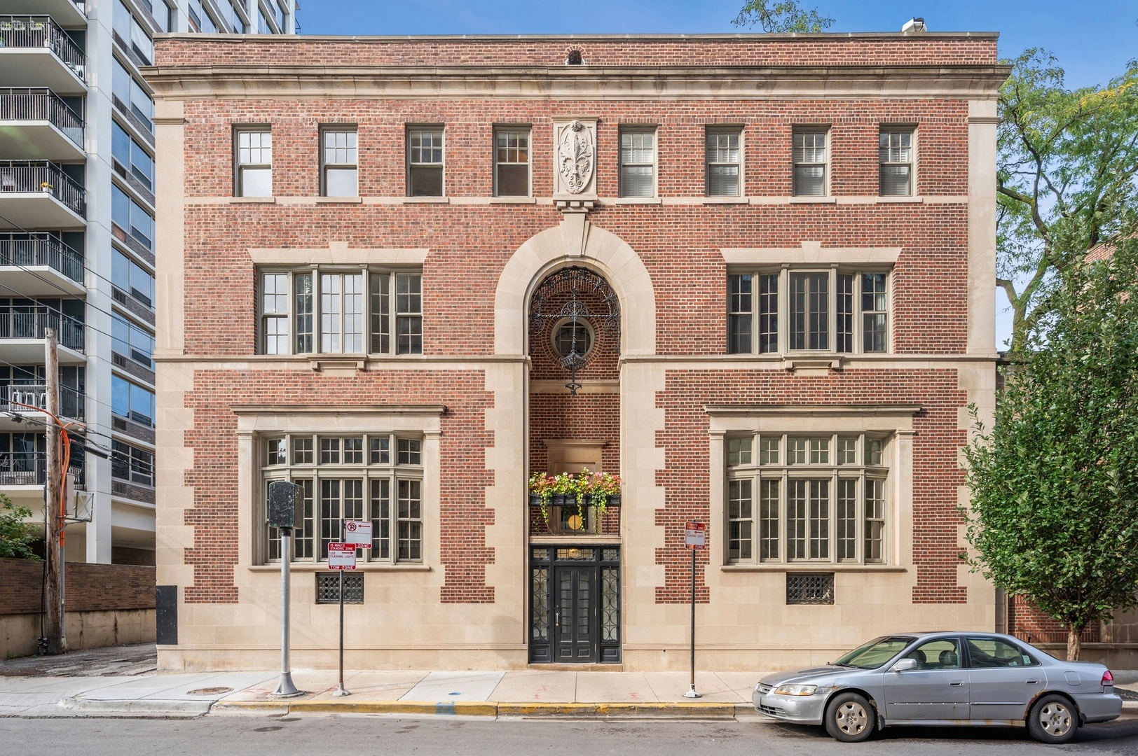 50 West Schiller St Unit I2  