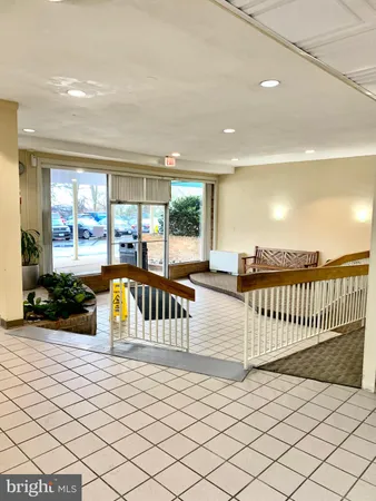 $1,698 | 5111 8th Road South, Unit 403, Arlington, VA 22204