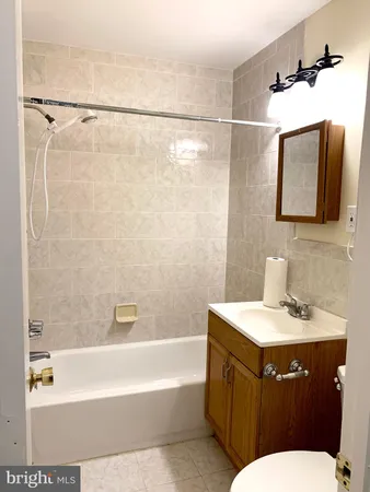 $1,698 | 5111 8th Road South, Unit 403, Arlington, VA 22204