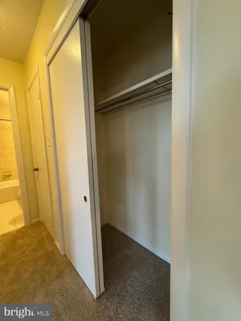 $1,698 | 5111 8th Road South, Unit 403, Arlington, VA 22204