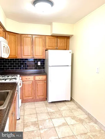 $1,698 | 5111 8th Road South, Unit 403, Arlington, VA 22204