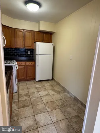 $1,698 | 5111 8th Road South, Unit 403, Arlington, VA 22204