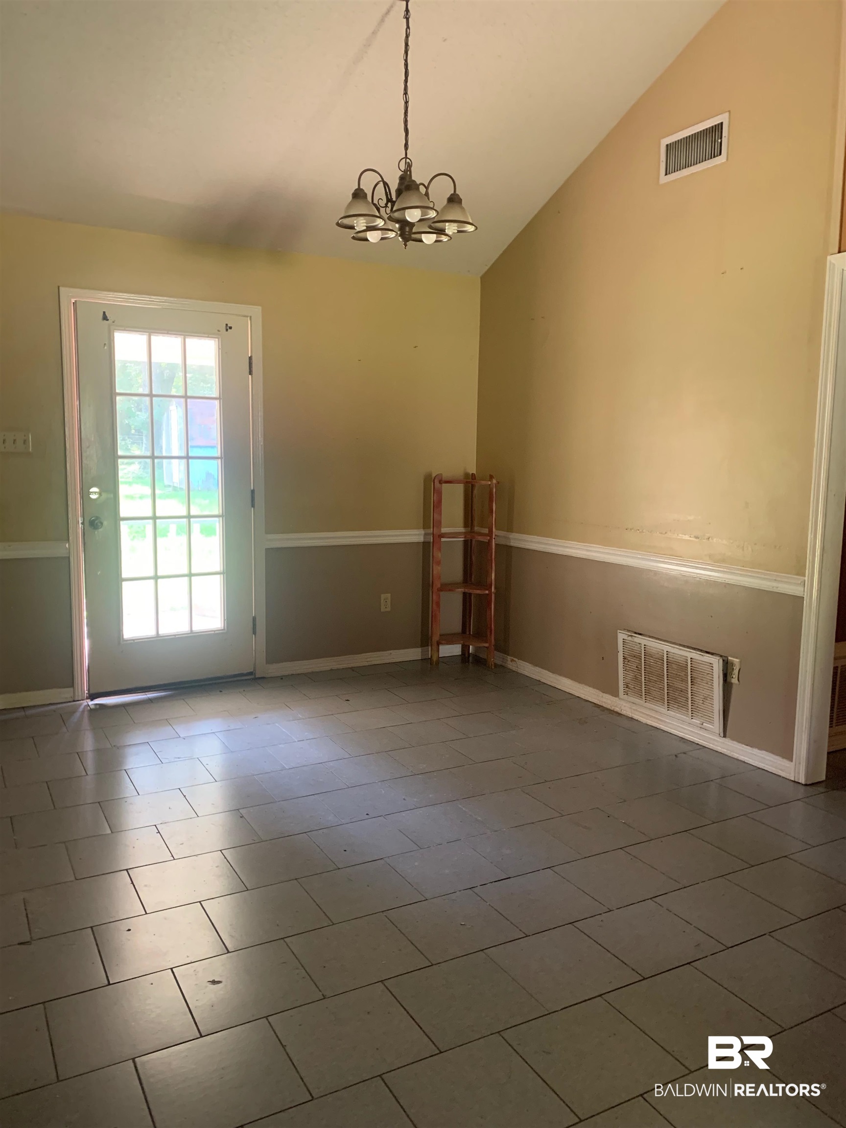 1612 Erdman Lane Mobile, AL 36618 - Photo 6 of 14 Gallery Image 6