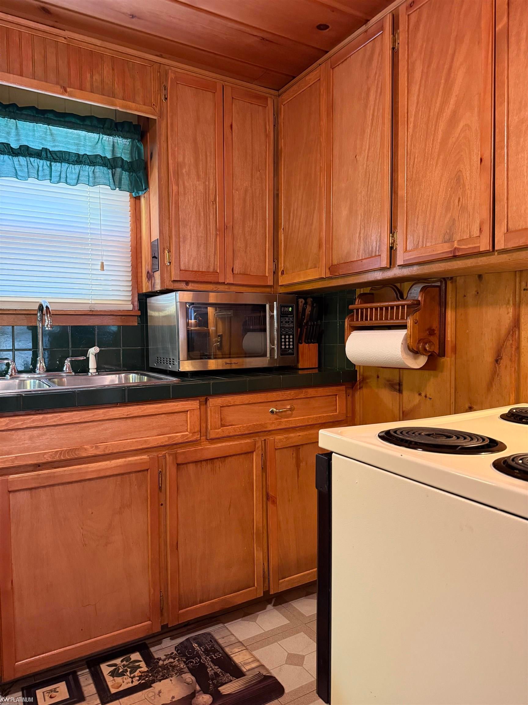 9686 Doe Road Harrison, MI 48625 - Photo 12 of 20 Gallery Image 12