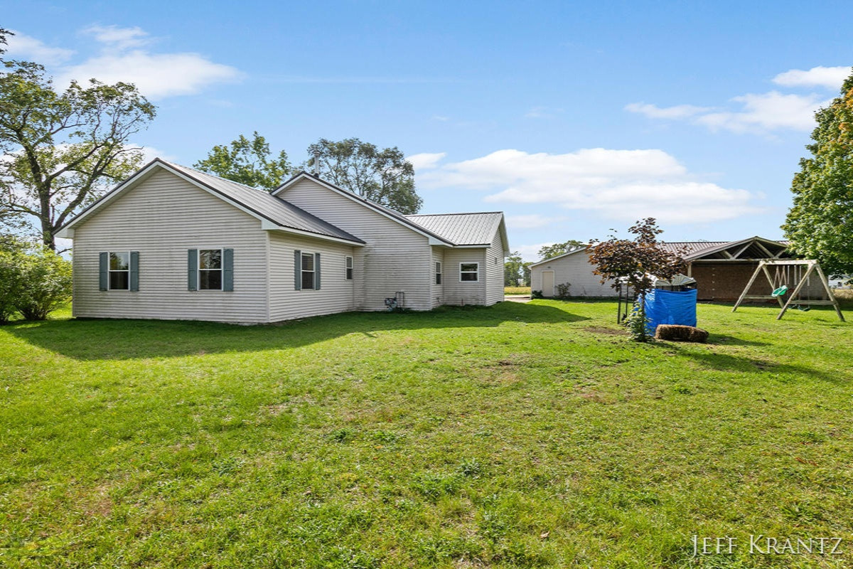 7795 South Maple Island Road Fremont, MI 49412 - Photo 25 of 29 IMG_1024
