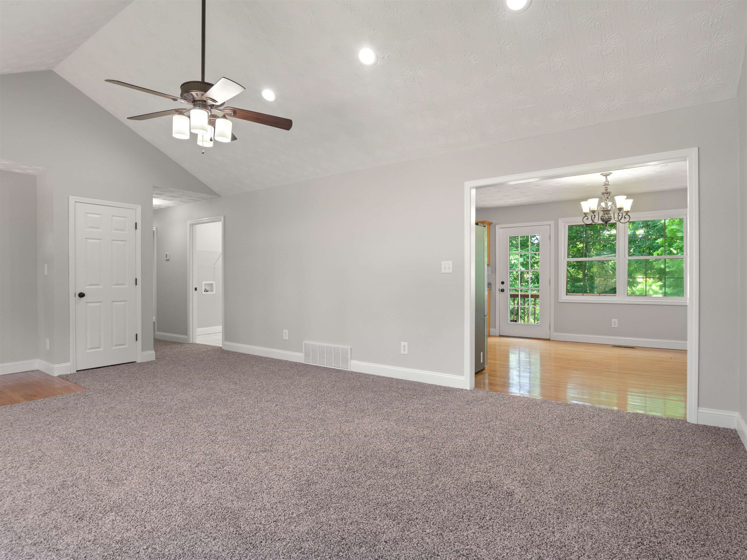 100 Oak Ridge Lane Huntington, WV 25704 - Photo 4 of 27 Gallery Image 4