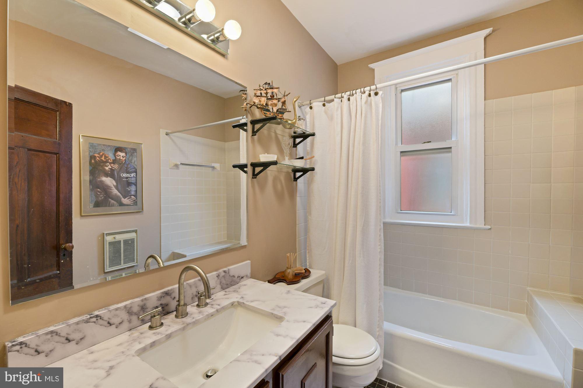 2478 Ontario Road Northwest Washington, DC 20009 - Photo 16 of 28 2nd Floor Bath