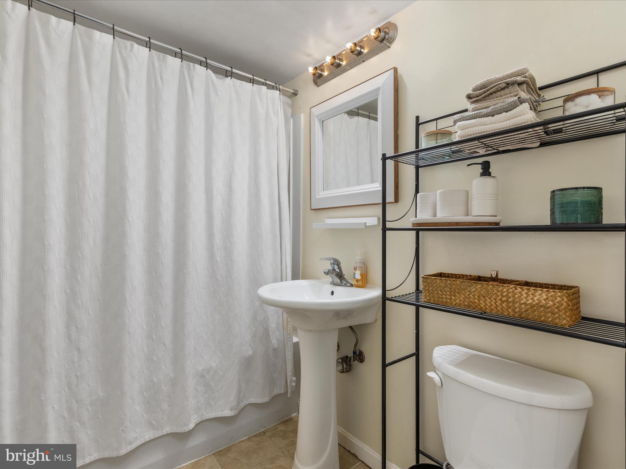 4002 Ronson Drive Alexandria, VA 22310 - Photo 21 of 30 a bathroom with a toilet a sink and a mirror