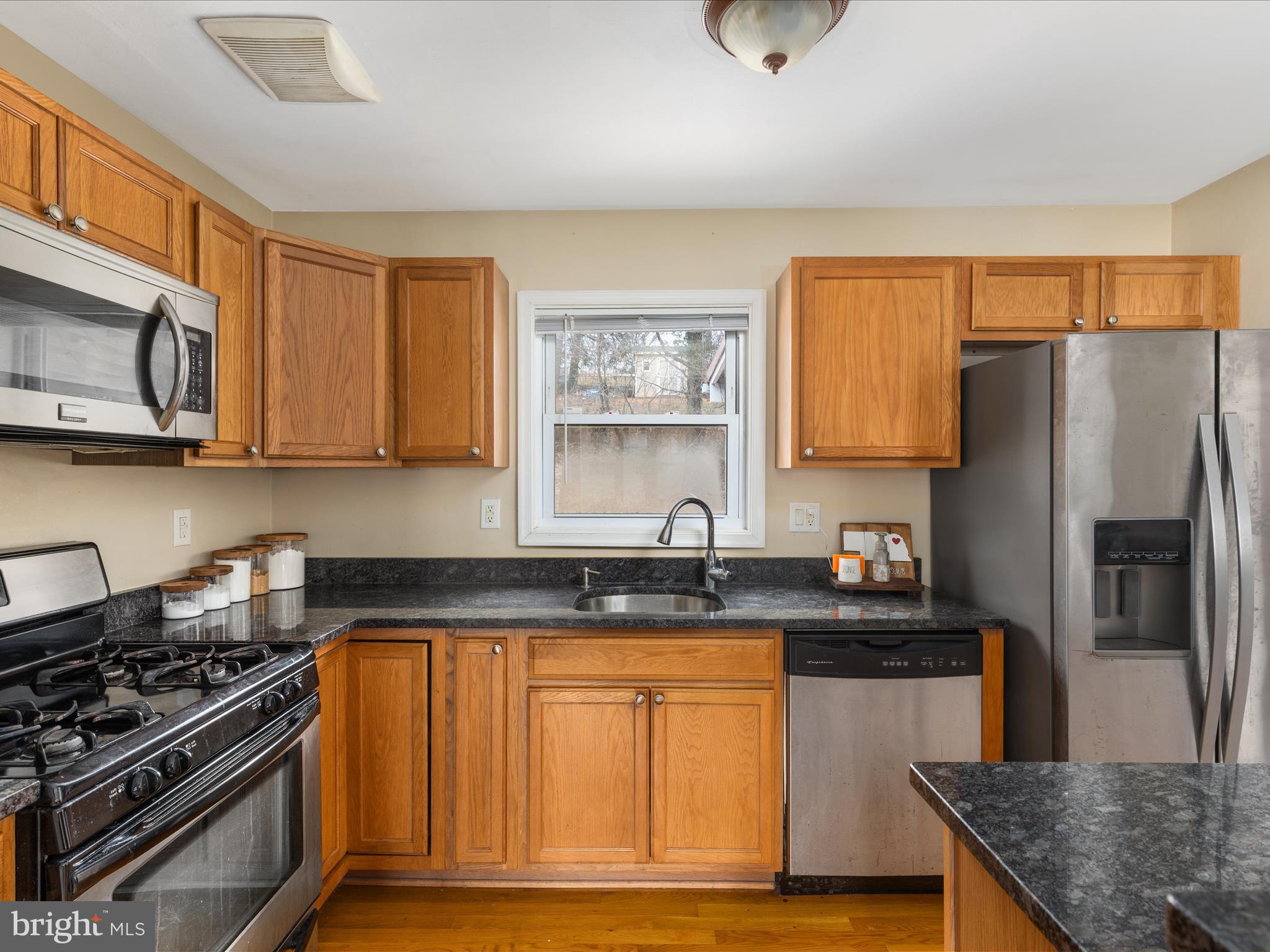 4002 Ronson Drive Alexandria, VA 22310 - Photo 6 of 30 a kitchen with stainless steel appliances granite countertop a stove a sink dishwasher a refrigerator and a microwave oven on the counter top
