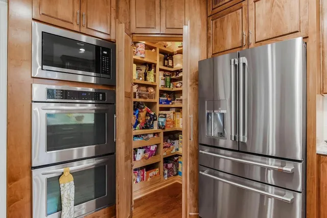 $869,000 | 10863 South Cedar Niles Circle, Olathe, KS 66061