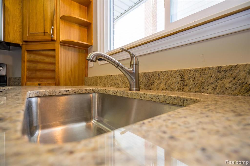 42278 Hanford Road Canton, MI 48187 - Photo 30 of 79