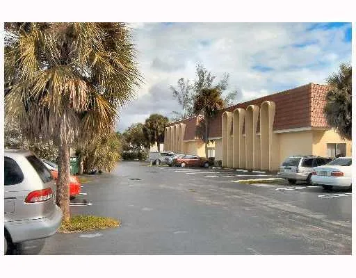 $1,725 | 11350 Royal Palm Boulevard, Unit 11350, Coral Springs, FL 33065