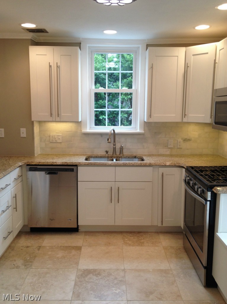 3691 Sutherland Road Shaker Heights, OH 44122 - Photo 4 of 25 Kitchen also has travertine floors
