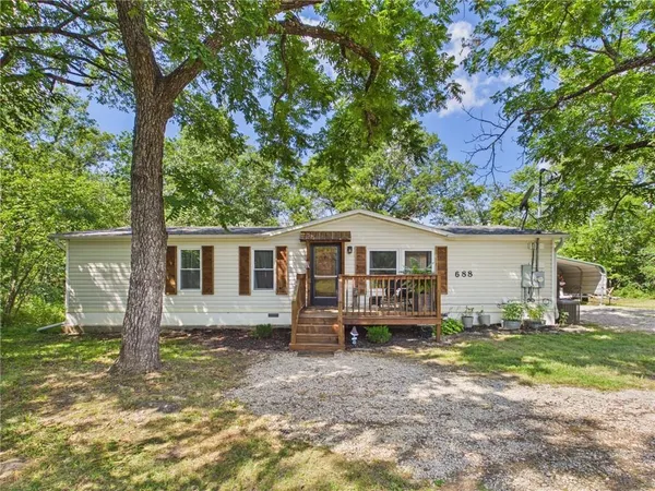 $220,000 | 688 195th Street, Fort Scott, KS 66701