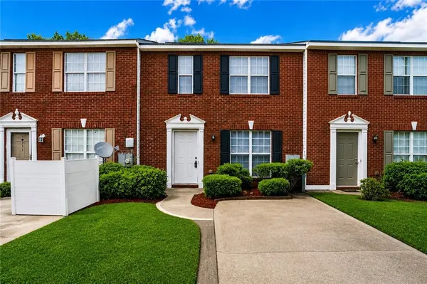$1,600 | 5791 Strathmoor Manor Circle, Lithonia, GA 30058