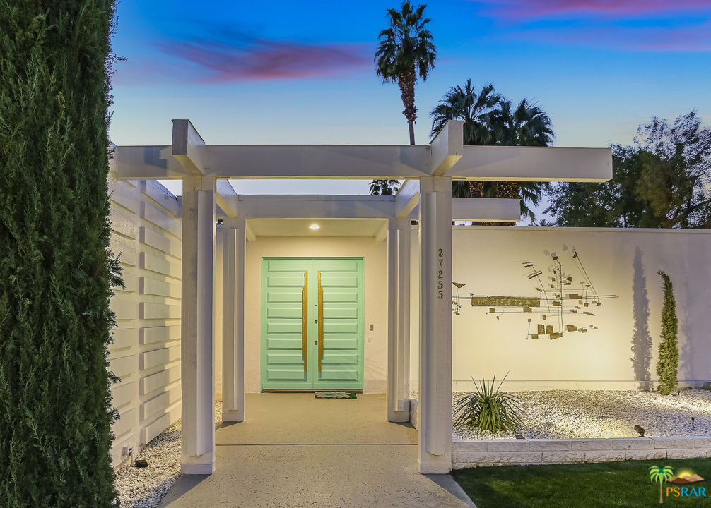 37255 Palm View Road Rancho Mirage, CA 92270 - Photo 4 of 8 a view of a entryway of a house