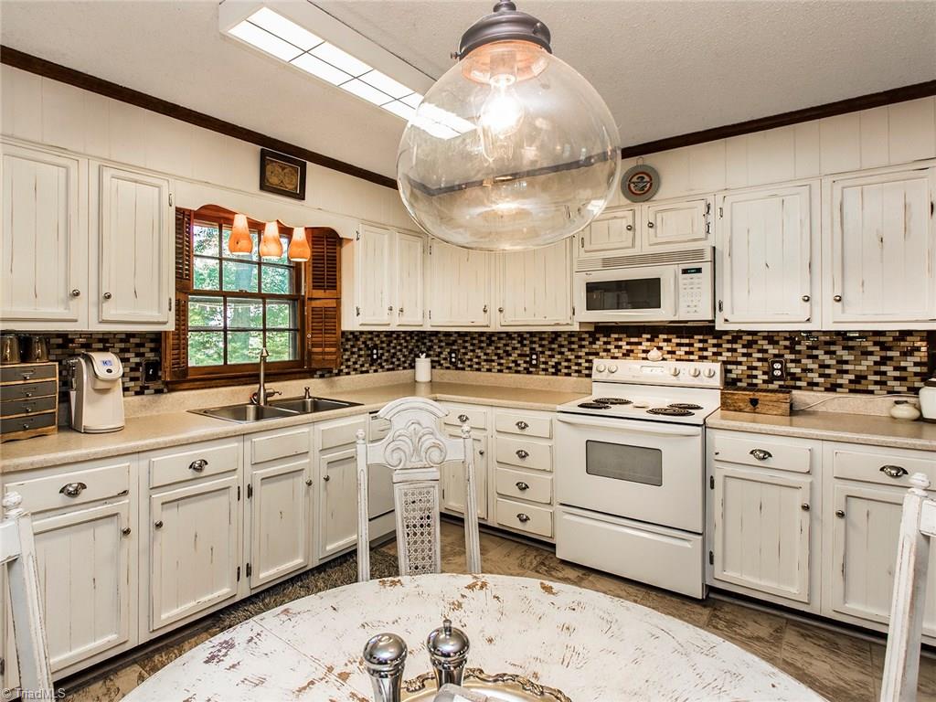 2207 Three Meadows Road Greensboro, NC 27455 - Photo 12 of 28 Gallery Image 12