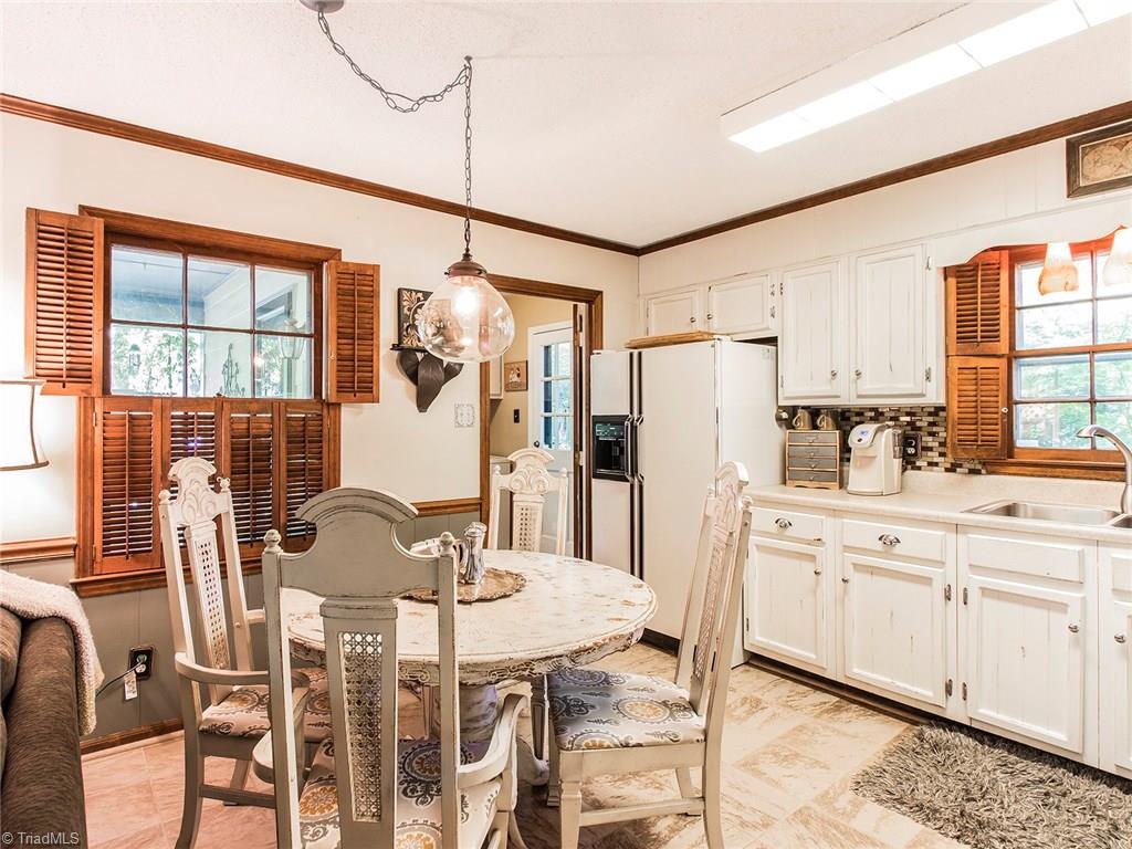2207 Three Meadows Road Greensboro, NC 27455 - Photo 10 of 28 Gallery Image 10