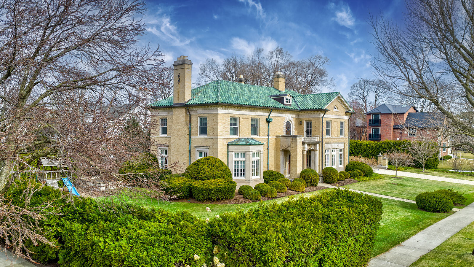 123 Oxford Road Kenilworth, IL 60043 - Photo 1 of 60 a view of a house with a garden
