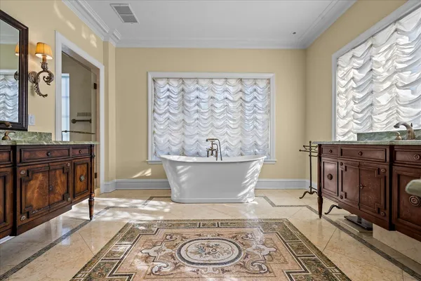 $3,295,000 | 123 Oxford Road, Kenilworth, IL 60043