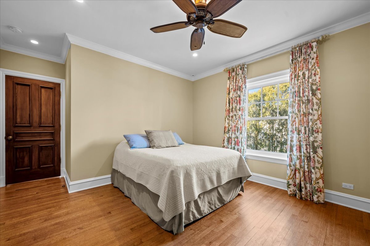 123 Oxford Road Kenilworth, IL 60043 - Photo 43 of 60 a bedroom with a bed and a window