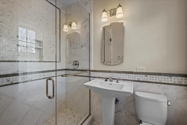 $3,295,000 | 123 Oxford Road, Kenilworth, IL 60043