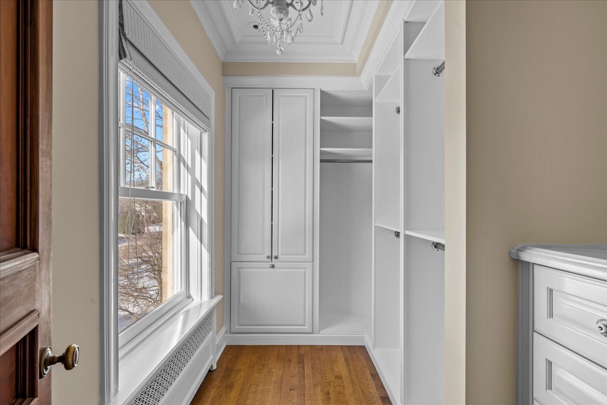 123 Oxford Road Kenilworth, IL 60043 - Photo 48 of 60 a view of front door with hallway