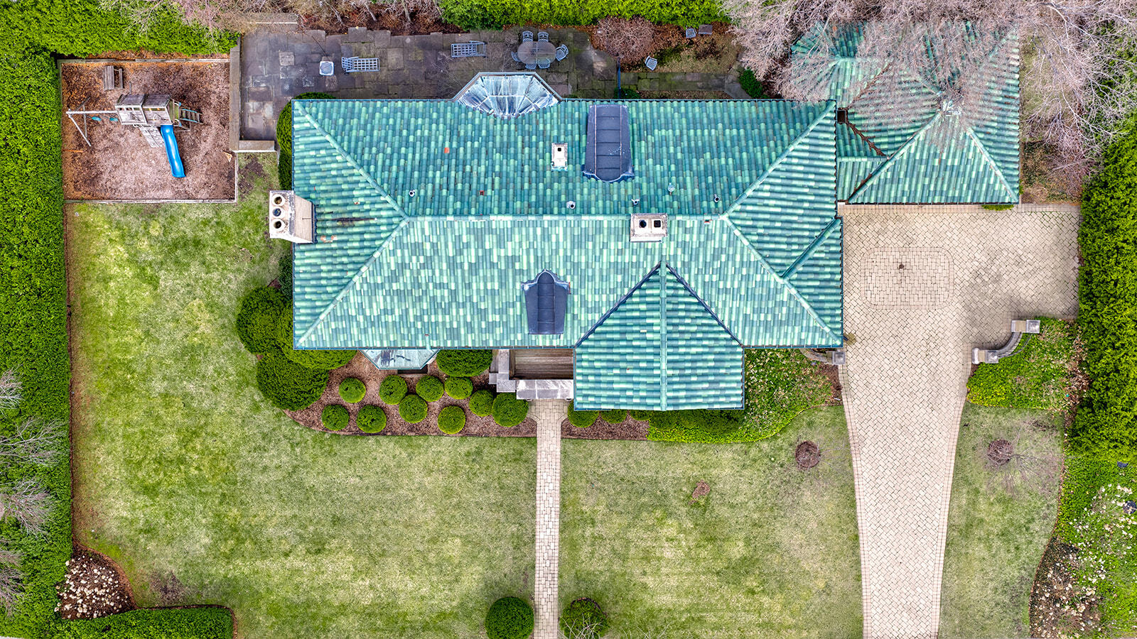 123 Oxford Road Kenilworth, IL 60043 - Photo 10 of 60 an aerial view of residential house with outdoor space and trees all around