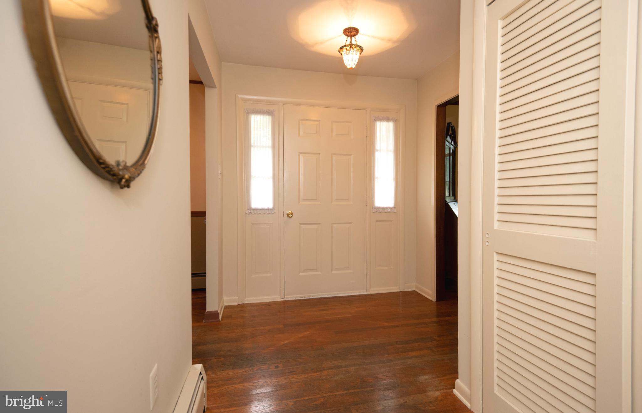 371 Reading Furnace Road Elverson, PA 19520 - Photo 4 of 26 Foyer
