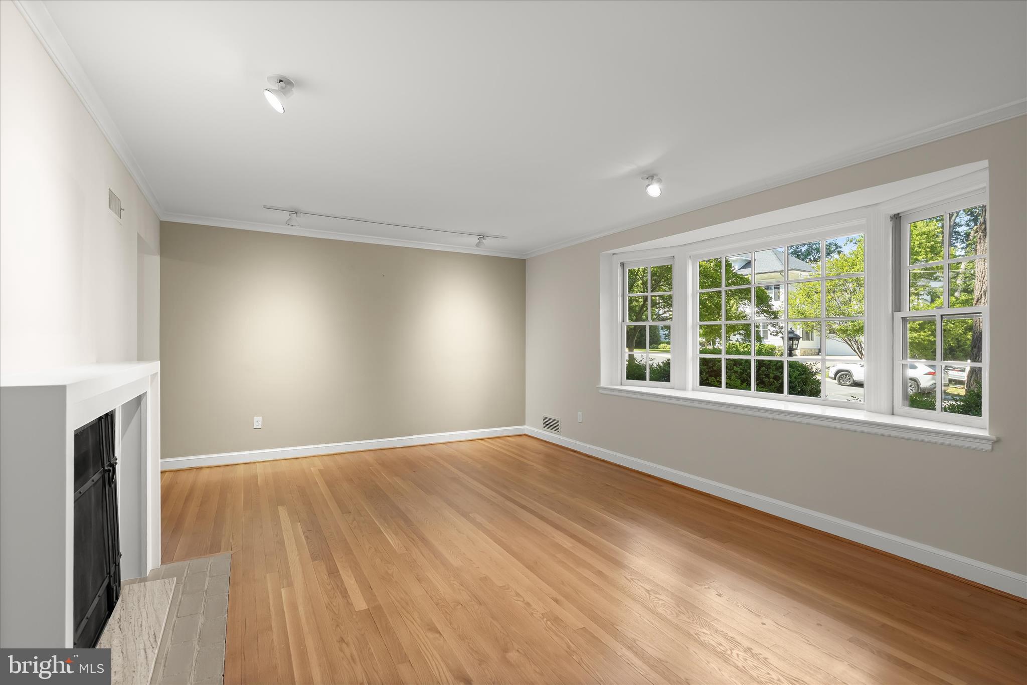 5104 Scarsdale Road Bethesda, MD 20816 - Photo 9 of 68 a view of an empty room with a window