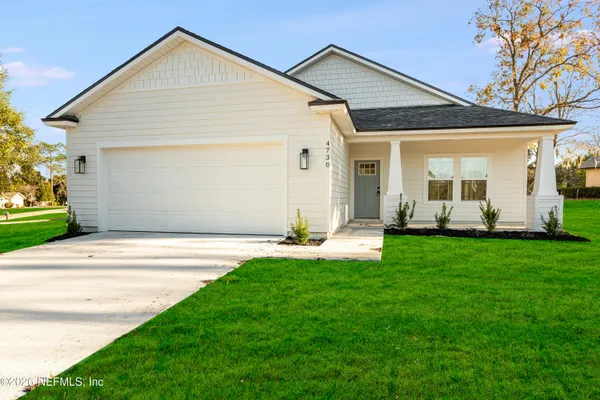 a view of a house with a backyard