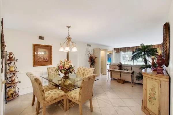 $154,900 | 2902 Victoria Circle, Unit J2, Coconut Creek, FL 33066