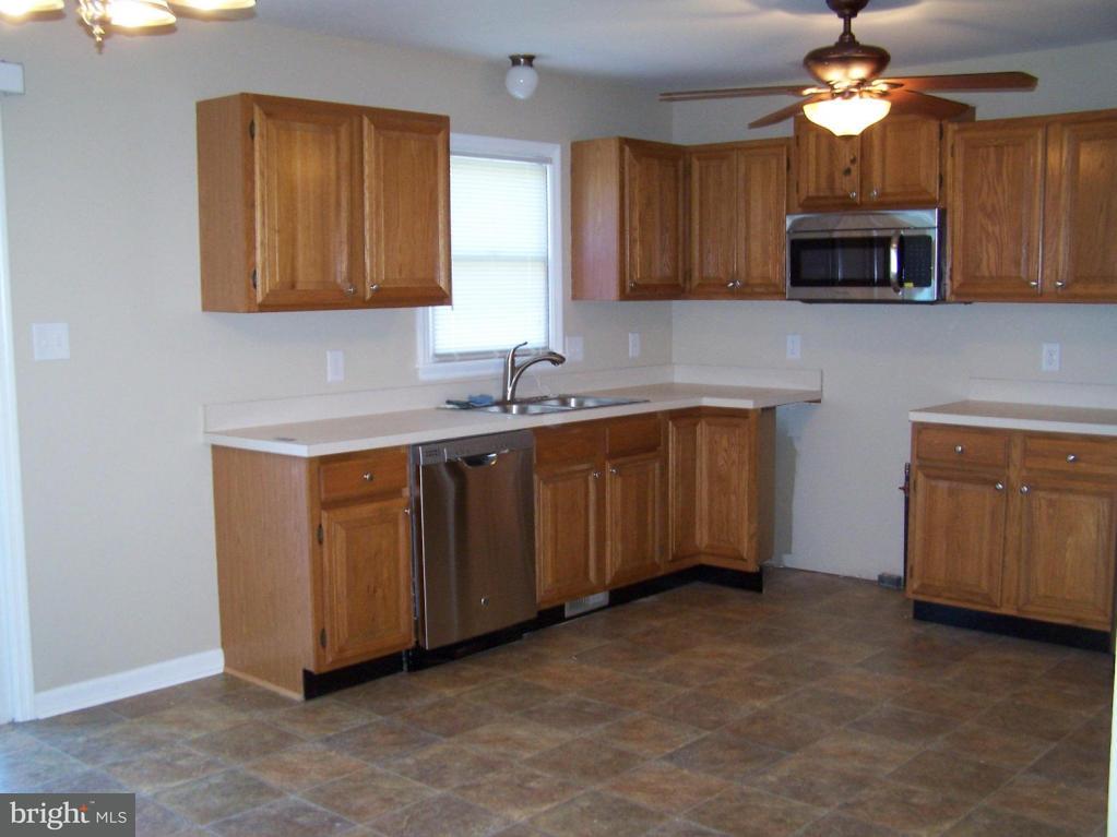 42 Laurie Lane Lititz, PA 17543 - Photo 8 of 25