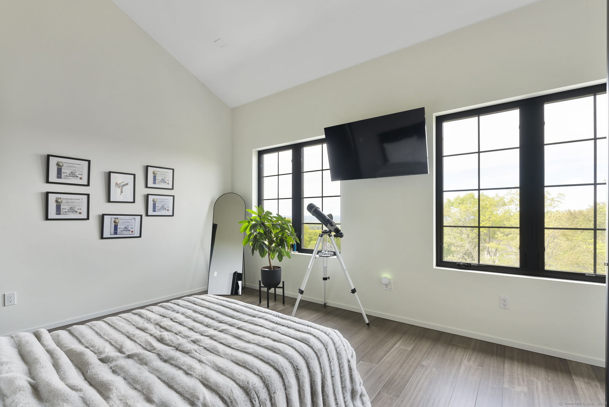 509 Cedar Ridge Drive Glastonbury, CT 06033 - Photo 34 of 40 a bedroom with a bed and a window