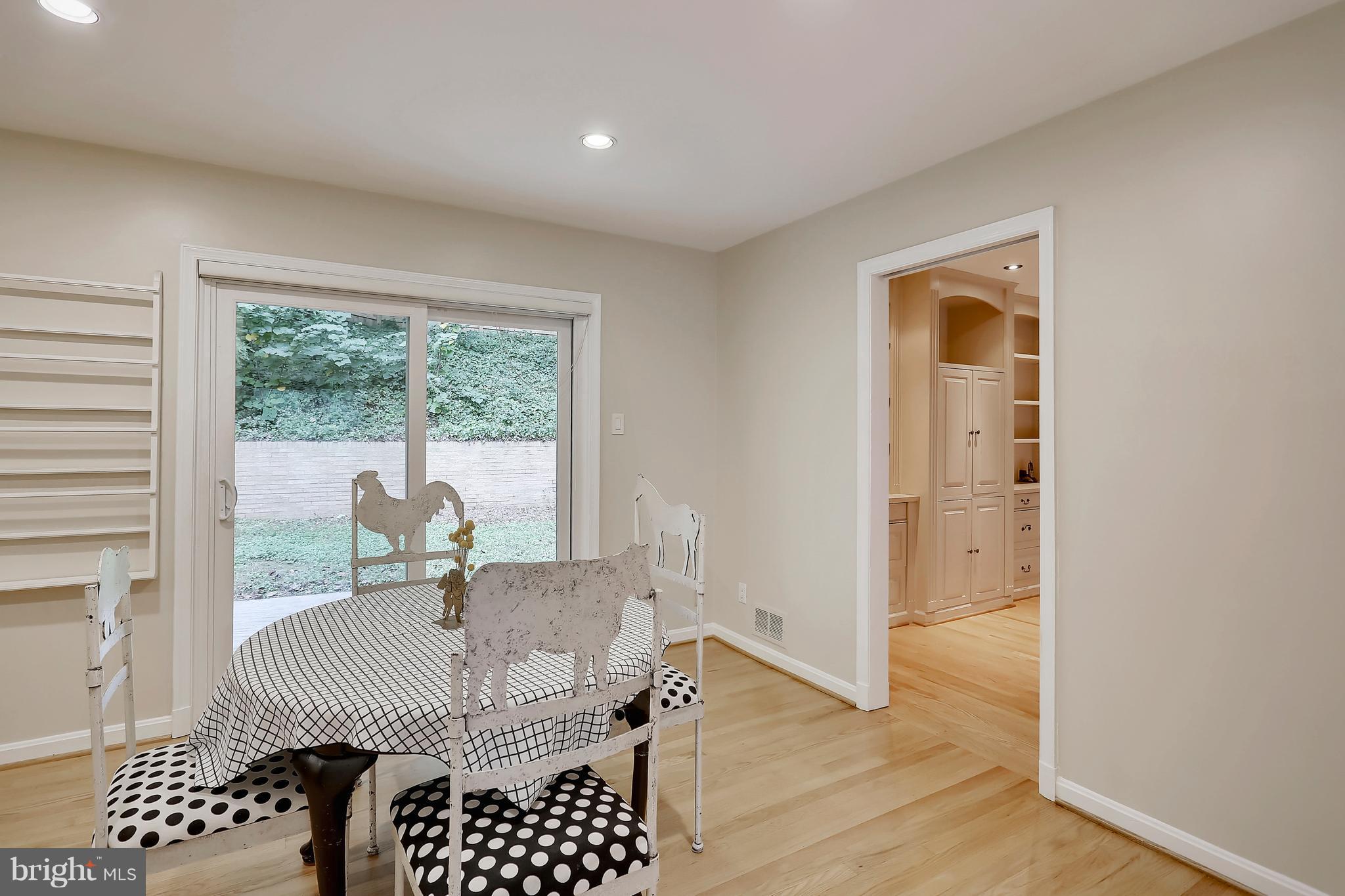 2124 Edgewater Parkway Silver Spring, MD 20903 - Photo 10 of 30 DINING AREA W/SLIDERS TO PATIO