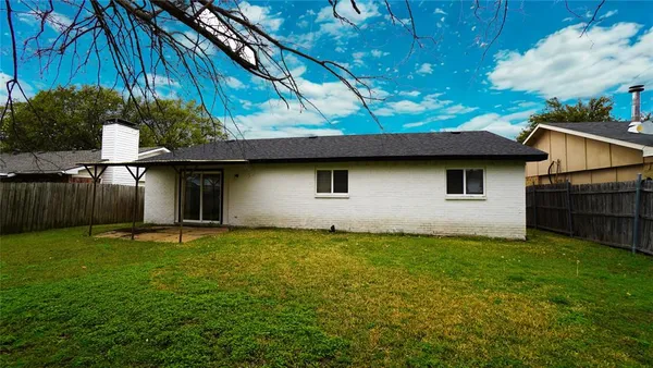 a view of a backyard of the house