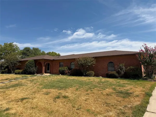 $1,750 | 2731 Rivercrest Drive, Sherman, TX 75092