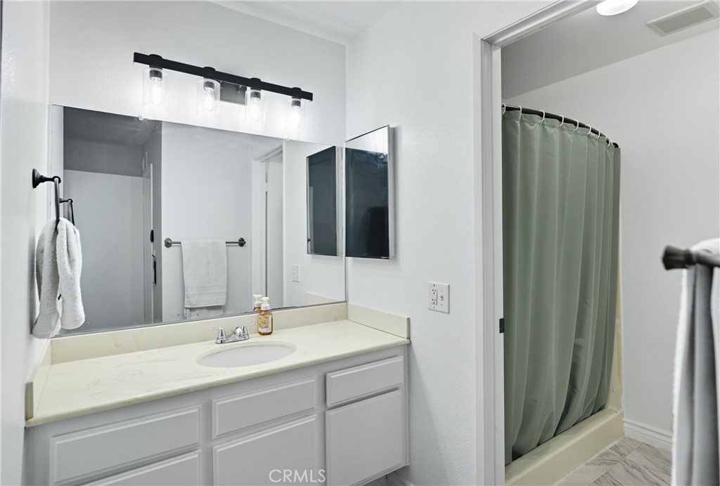 2450 Stow Street Simi Valley, CA 93063 - Photo 15 of 23